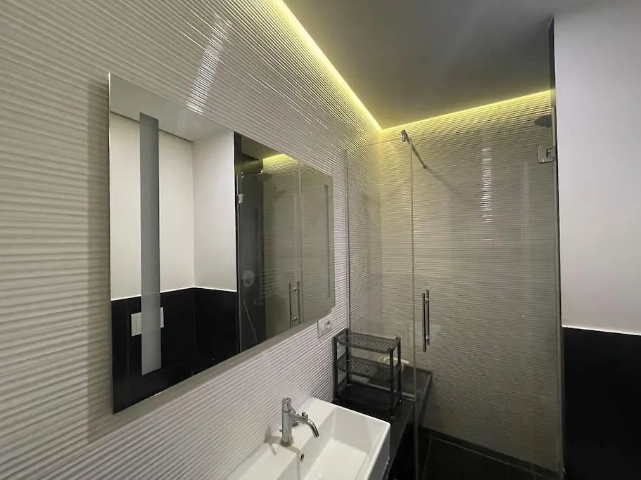 Cozy Apartment Near The Colosseum Rzym